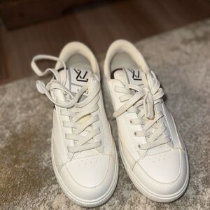Louis Vuitton White Casual Sneakers